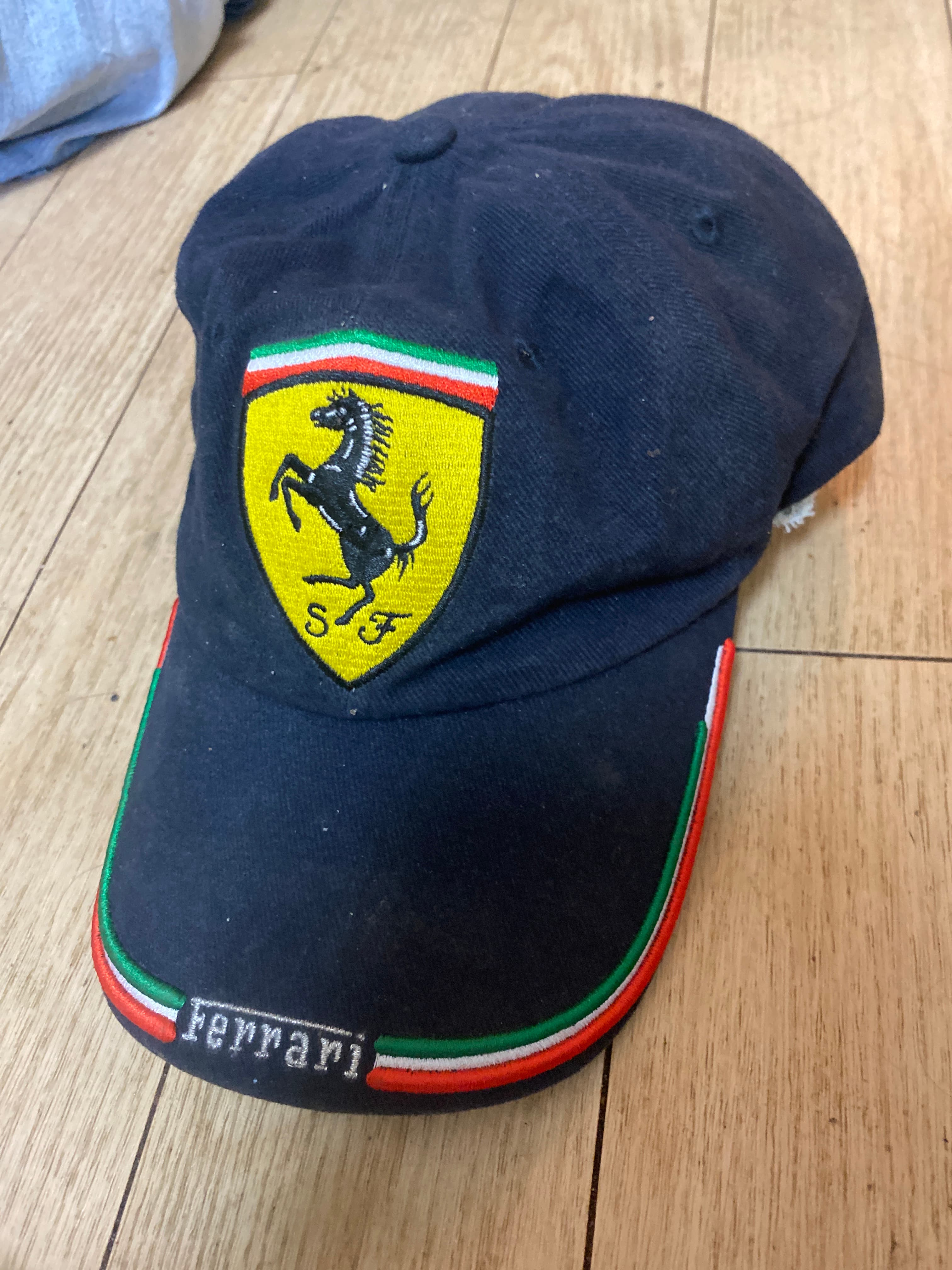 Ferrari フェラーリ キャップ 帽子 刺繍ロゴ イタリアンカラー